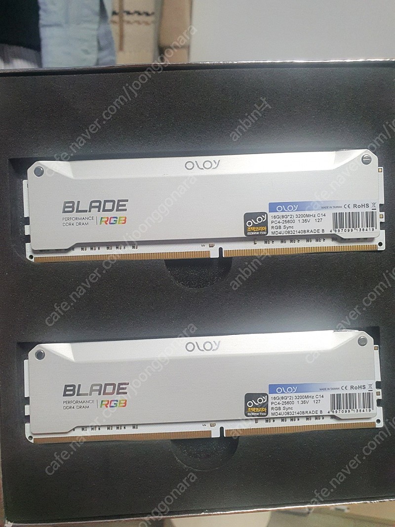 삼성 b다이 OLOy DDR4-3200 CL14 BLADE RGB 16GB(8Gx2)