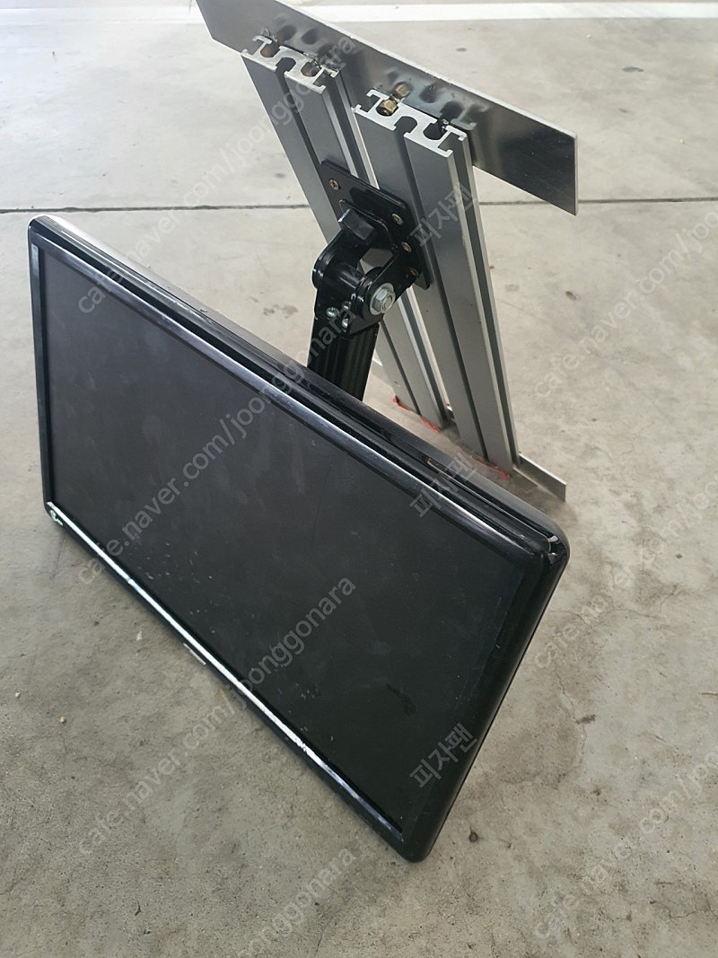 차량용 천정 썬루프형 티비 모니터 18.5인치--2