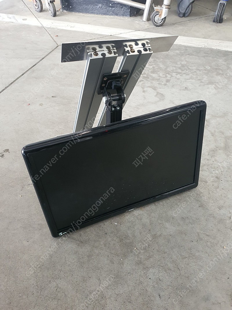 차량용 천정 썬루프형 티비 모니터 18.5인치--1