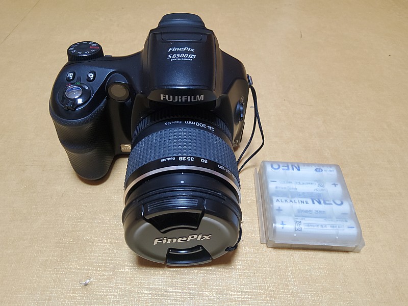 후지 파인픽스 S6500fb 카메라.....본체 단품 택포 3만원