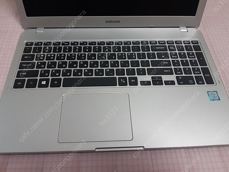 삼성 노트북5 NT560XAZ-AD5A. 택포 40만원. i5-8250u. 15.6인치