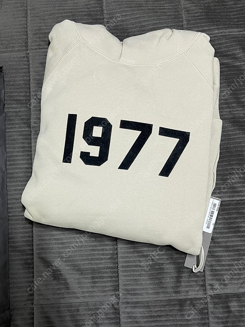 피오갓 에센셜 1977 후드티셔츠 M사이즈 판매합니다