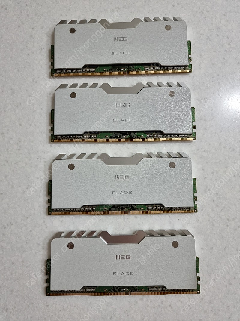 삼성램 DDR4 2666 8GB X 4 (32GB) + MEG 방열판(화이트)