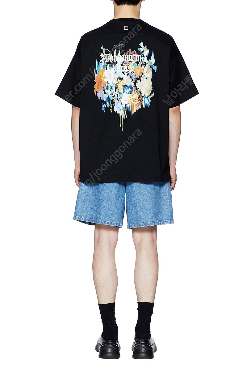 우영미 22SS 멀티 플라워 반팔 티셔츠 블랙 50 사이즈 새제품 팝니다.