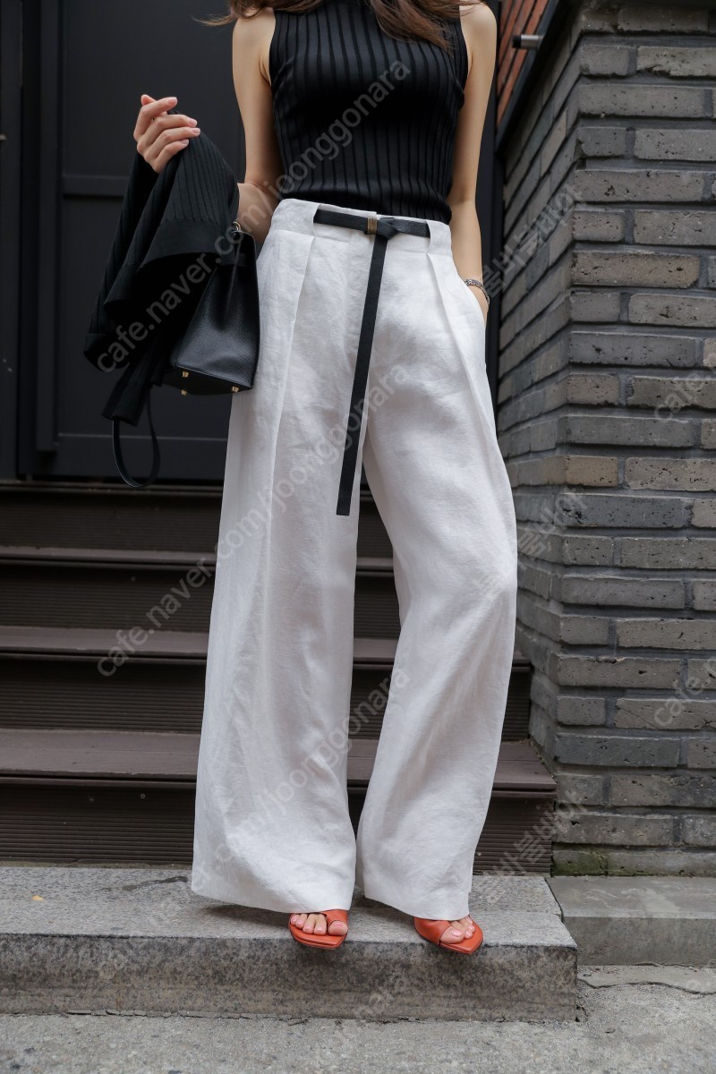 [새제품/할인가능] 레디투웨어 risa linen belted trousers 린넨 엔조 느낌 화이트 저렴하게 8만원 판매해요 레투 시에 더실루엣 원모어띵 한스스타일 쎄모먼 몽또또