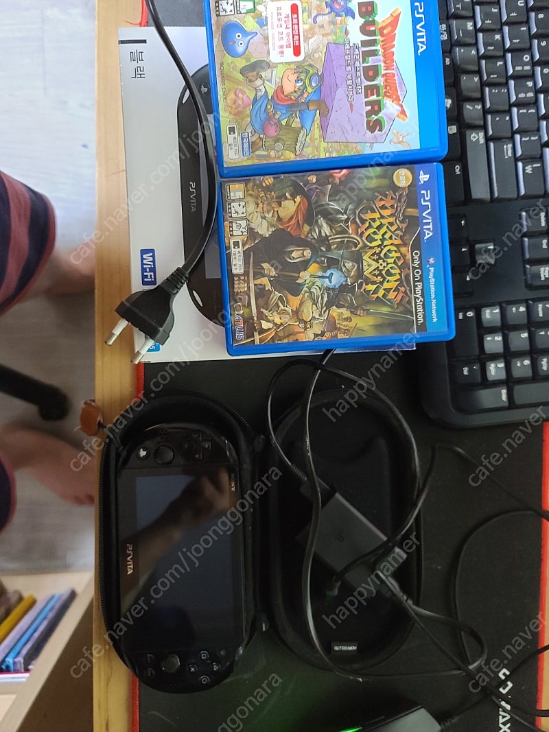 psvita2 + 16gb 메모리 + 게임 두개 + 파우치 팝니다.