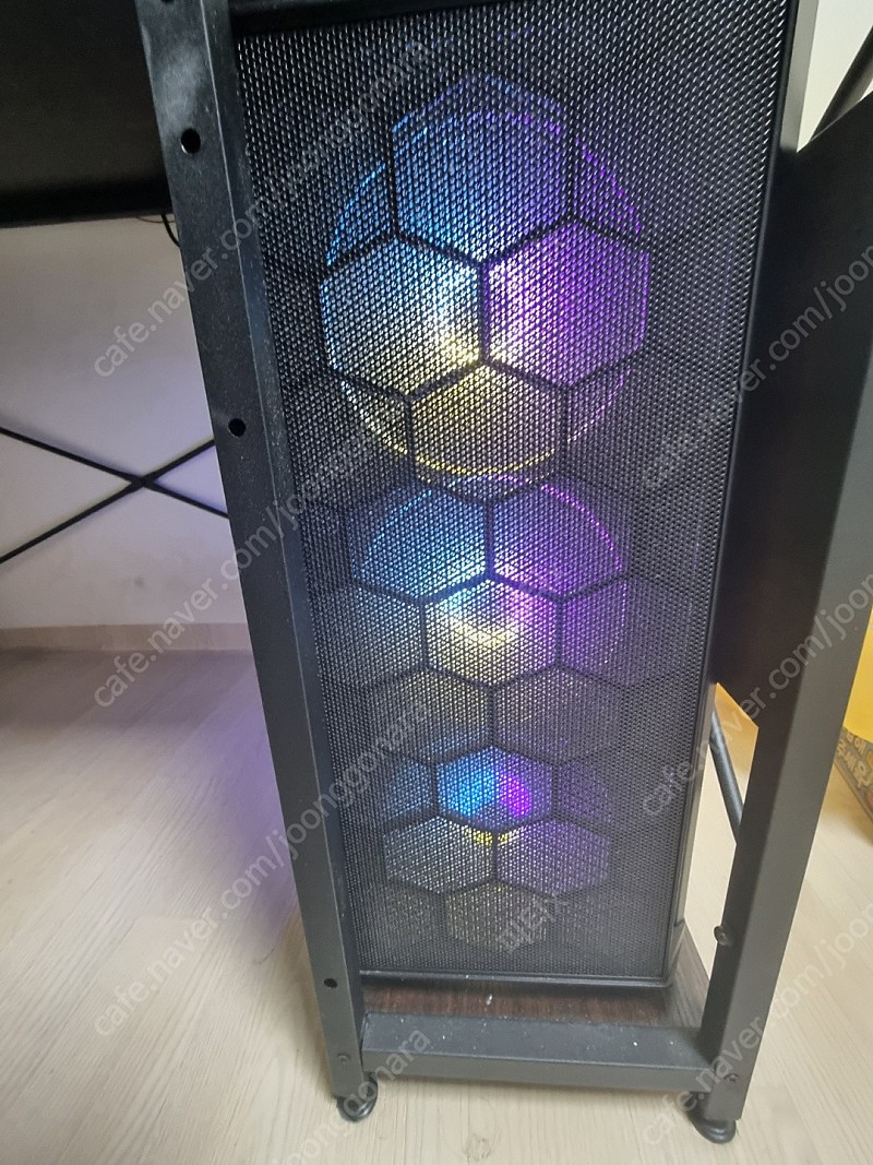 [개인판매] Intel I7-12세대(12700F) / 8Gx2 / 3070TI / m.2 500GB 주연 32인치 165hz게이밍 모니터 본체 고성능 게이밍 컴퓨터 판매합니다.