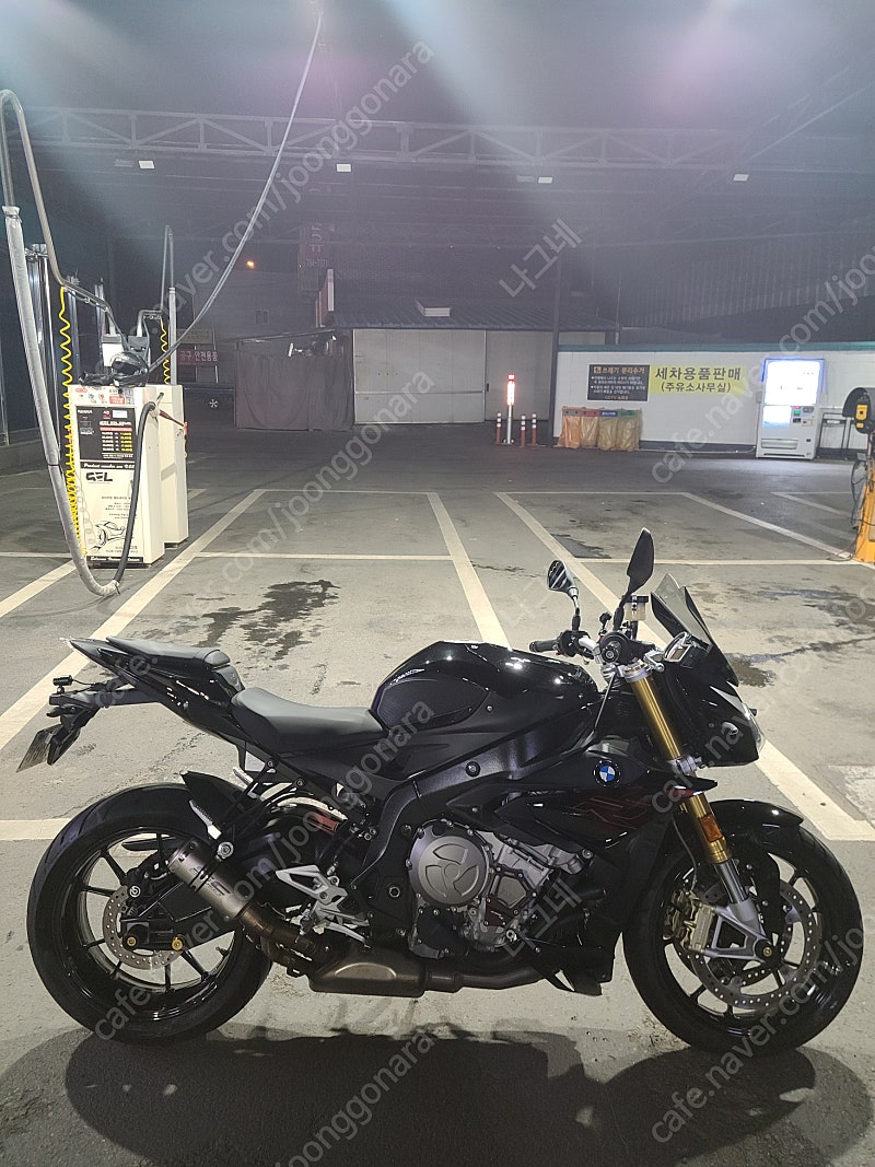 20년식 bmw s1000r 블랙컬러 팝니다.