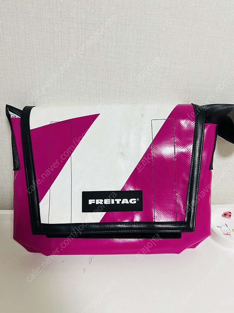 프라이탁 라씨 핑크+화이트 판매합니다!