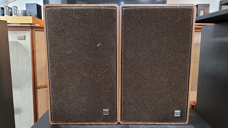 그룬딕 BOX650 북쉘프 스피커