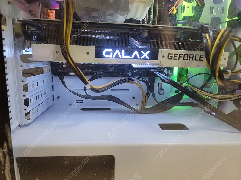 울산 갤럭시 GALAX 지포스 RTX 2060 SUPER EX WHITE OC D6 8GB 판매합니다.