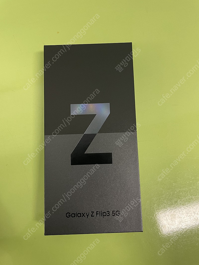 갤럭시 z flip3 제트플립3 블랙 미개봉 새상품 판매합니다.