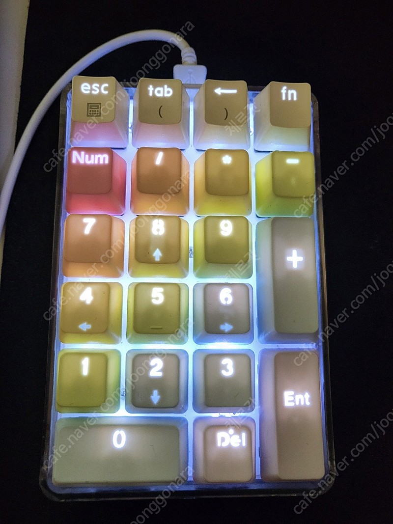 넘버패드(숫자 키보드) 체리축 기계식 청축 핑크 LED
