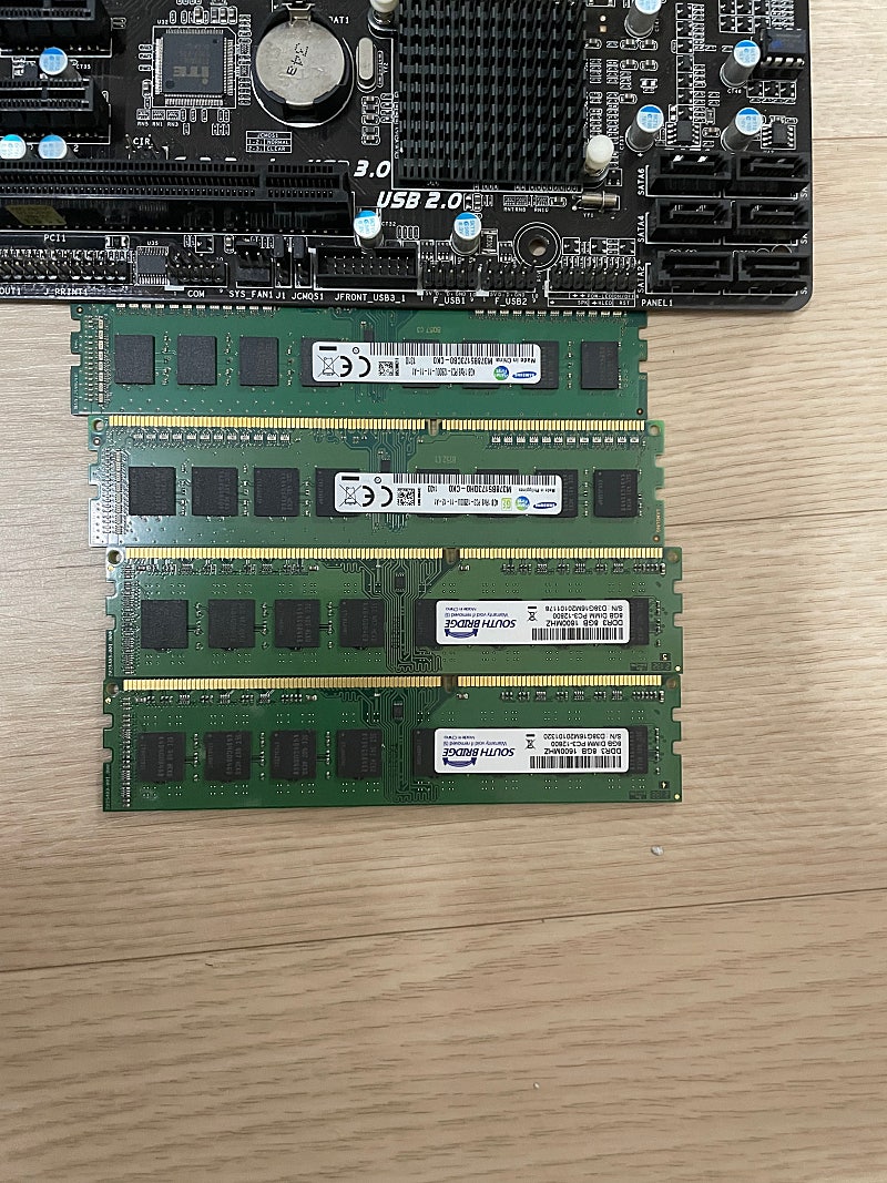 ddr3 램 8기가 2개판매. 한달미만사용