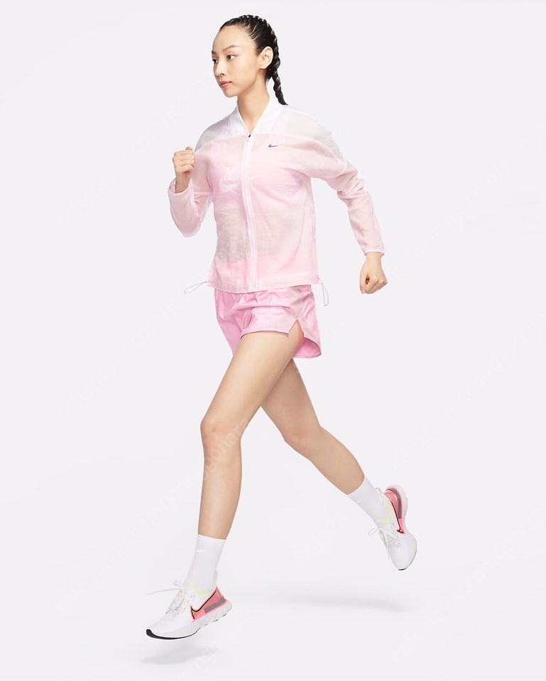 나이키 핑크 바람막이 새상품 m (85) 사이즈 판매합니다.