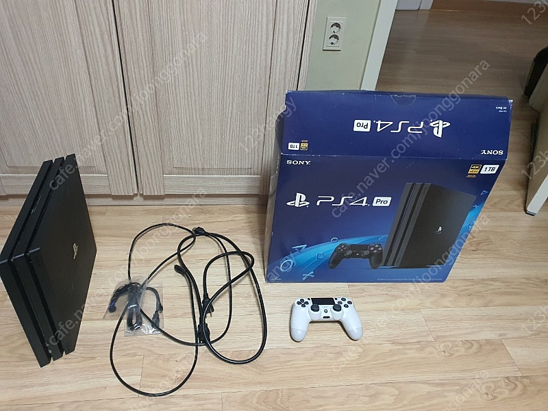 ps4 pro 1TB 및 게임 CD일괄 판매합니다