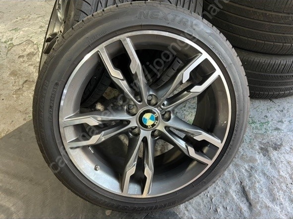 19년식 BMW 320d 18인치 휠타이어 저렴히 팝니다