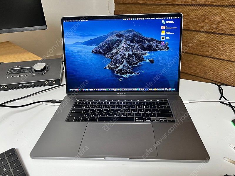 2019 맥북프로 16인치 2.3Ghz 8core i9, 32gb ram, amd 5500M 8gb 판매합니다.