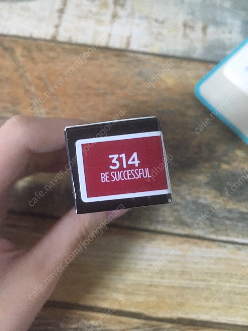 로레알파리 브릴리언트 시그니처 립틴트 판매합니다 314 번제품 러스티레드
