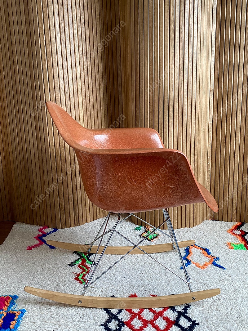 허먼밀러 임스 파이버글라스 암체어 herman miller eames RAR chair