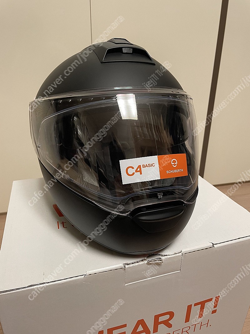 슈베르트 C4 미듐 헬멧 새상품 판매합니다.