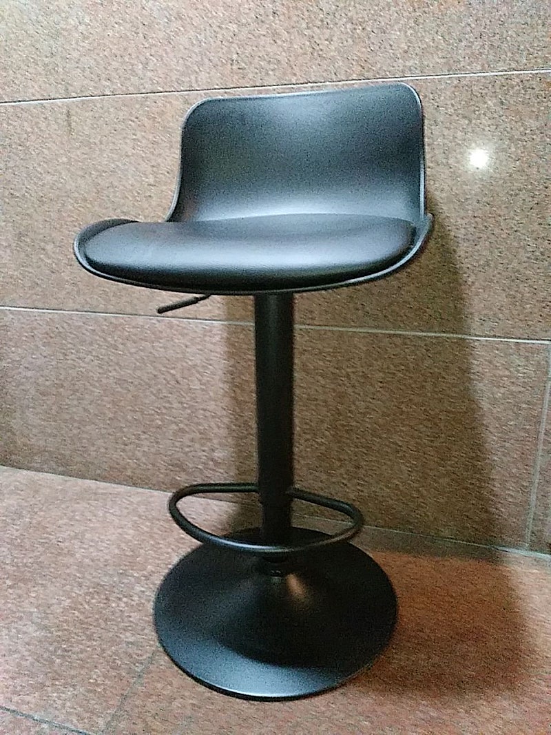 루시 아일랜드바의자 360도 회전 높이조절 홈바의자 식탁의자 파우더코팅 심플 바텐의자 카페의자 디자인 인테리어 체어 블랙색상 (신림역)