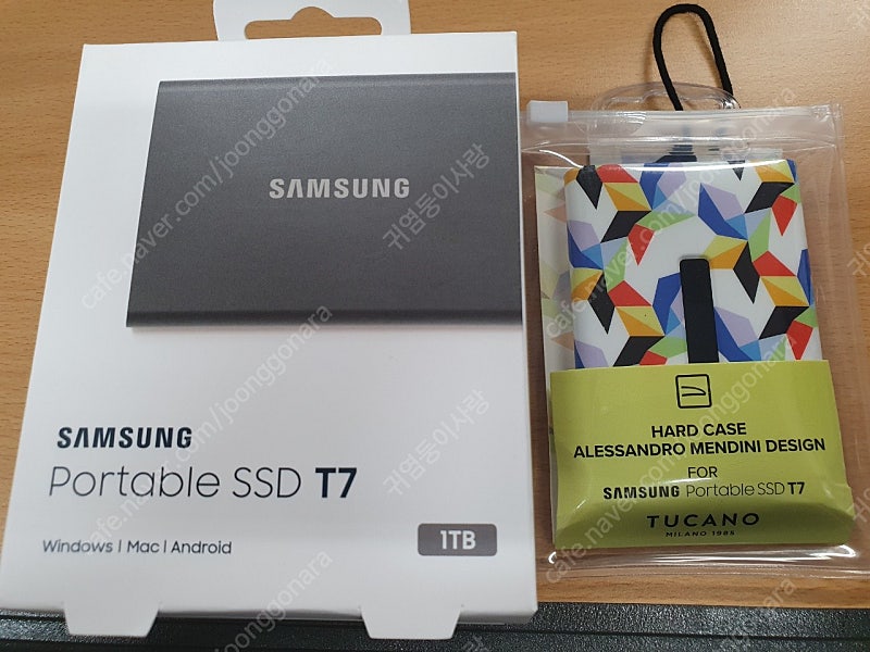 삼성 포터블 SSD T7 1TB 미개봉팝니다(케이스포함)