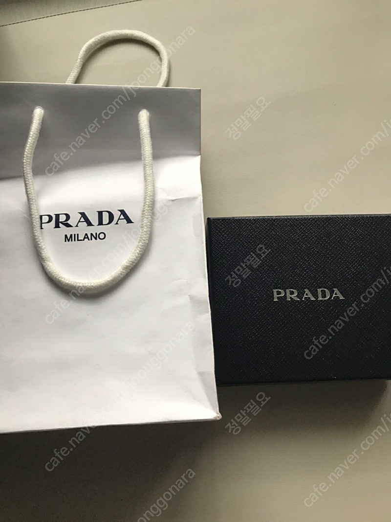 프라다(PRADA) 사피아노 남성용 반지갑 새 제품 팔아요.