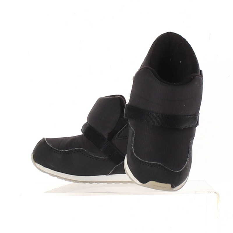 [코너마켓][UK 7.5][뉴발란스]NEW balance 남아 심플 블랙 아동 겨울 신발