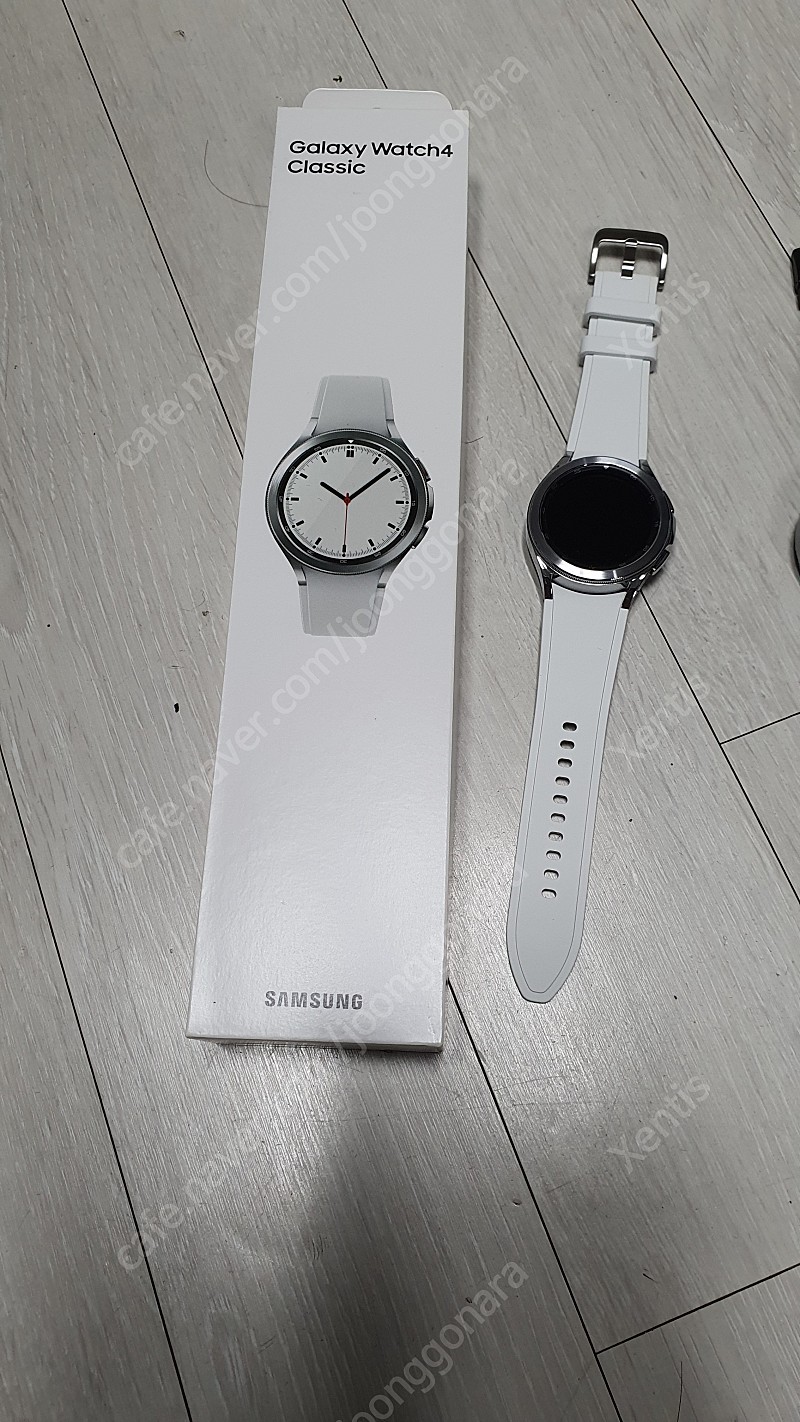 갤럭시 워치4 (SM-R880N) 42mm 실버색상 판매합니다