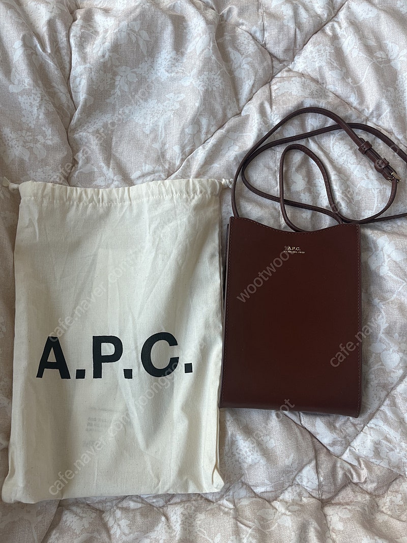 아페쎄 (A.P.C) 제이미 레더파우치 CAD 브라운 새상품