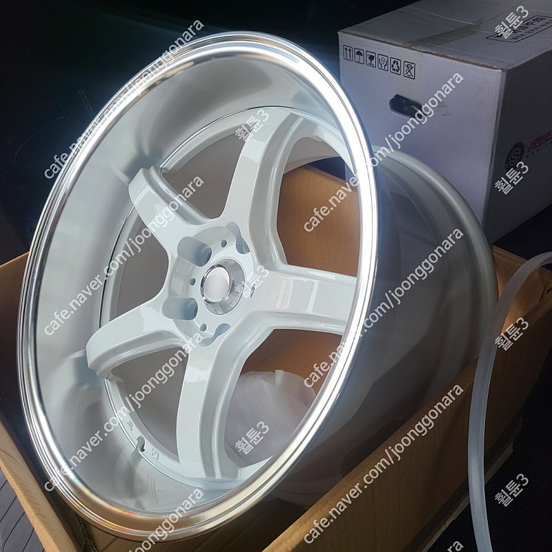 [ 워크 ] 이모션 t5r 스타링 하이림 18인치 3가지 색상 팝니다--2