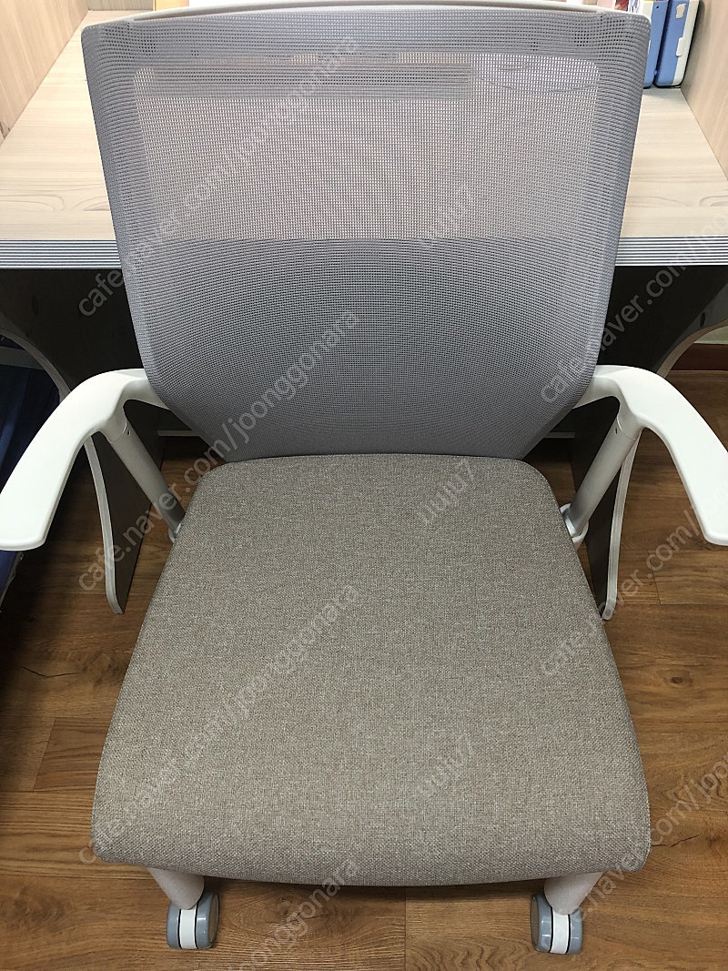 시디즈 아이블 화이트쉘 메쉬의자 서울대의자 책상의자 프리미엄독서실의자