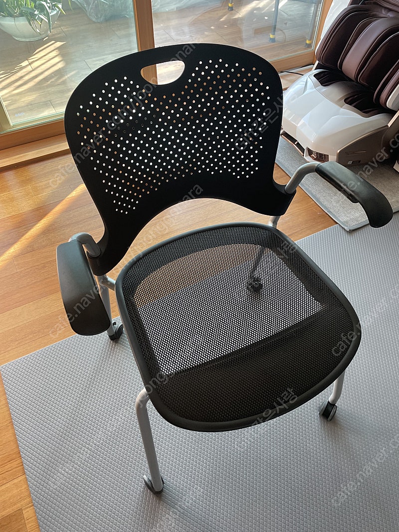 허먼밀러 케이퍼 의자 4개 팝니다. Herman Miller Caper