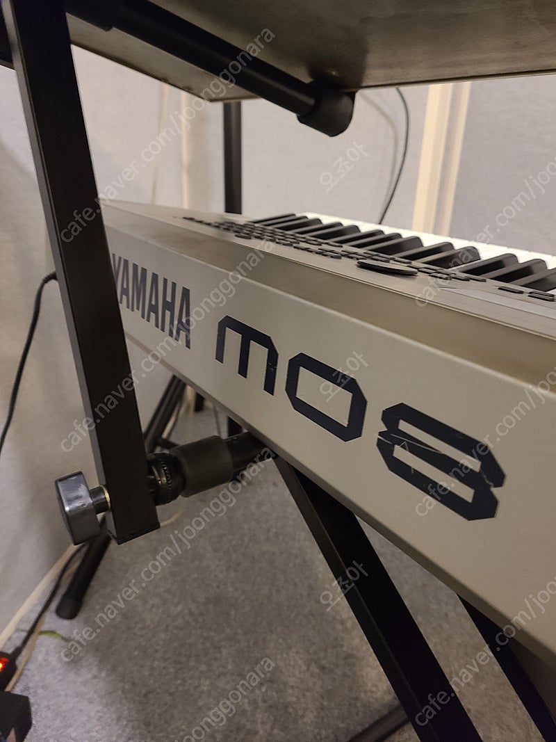 Yamaha Mo8 및 korg triton pro 입니다.