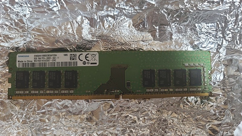 삼성 ddr4 8g 램 2400t 3.3만 팝니다