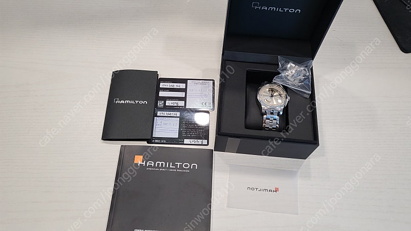 해밀턴 재즈마스터 오픈하트 샴페인골드 40mm 시계 판매합니다. (H32565121)