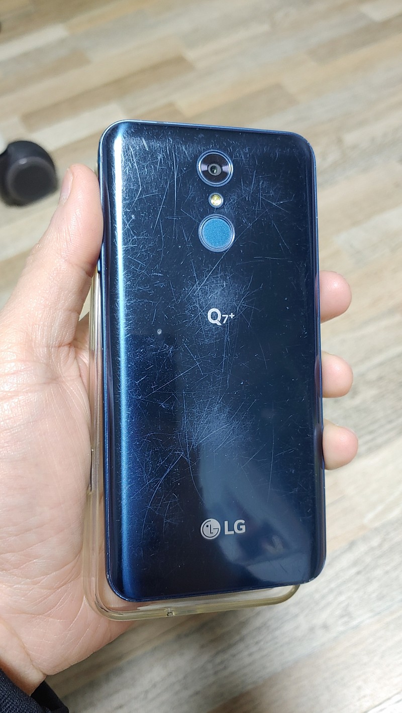 LG Q7+ 택포 23,000원
