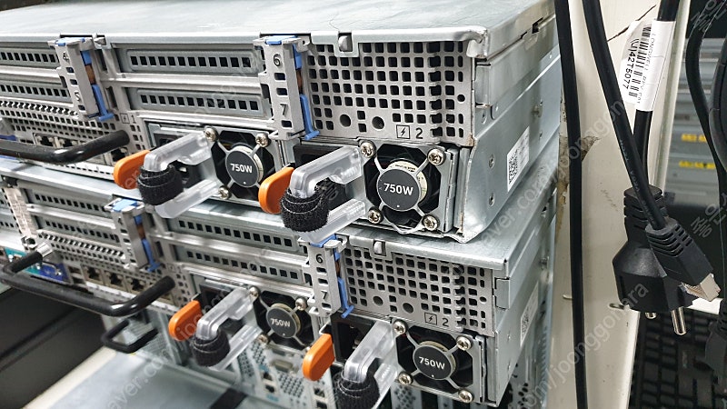 [판매]﻿ DELL R720 3.5 8베이--3