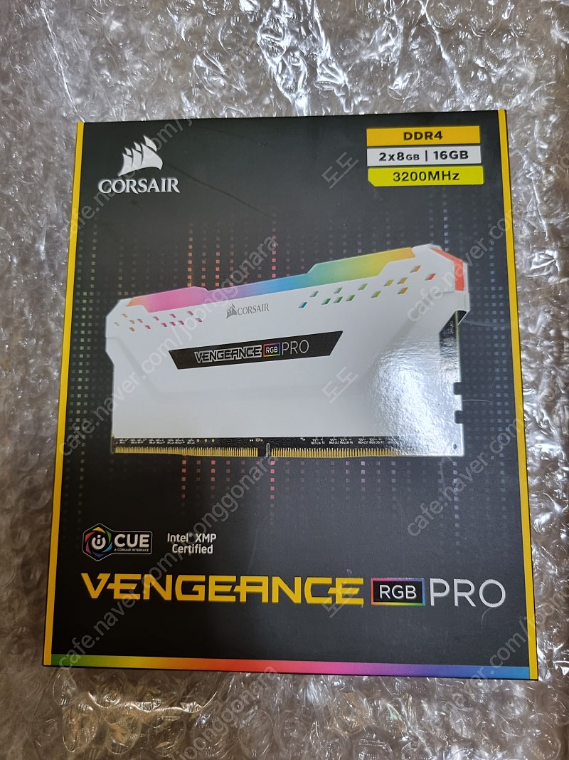 CORSAIR DDR4-3200 CL16 VENGEANCE PRO RGB WHITE 패키지 (16GB(8Gx2)) 팝니다